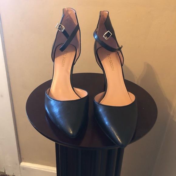 Enzo Angiolini black heels with gold on heel - Picture 2 of 6